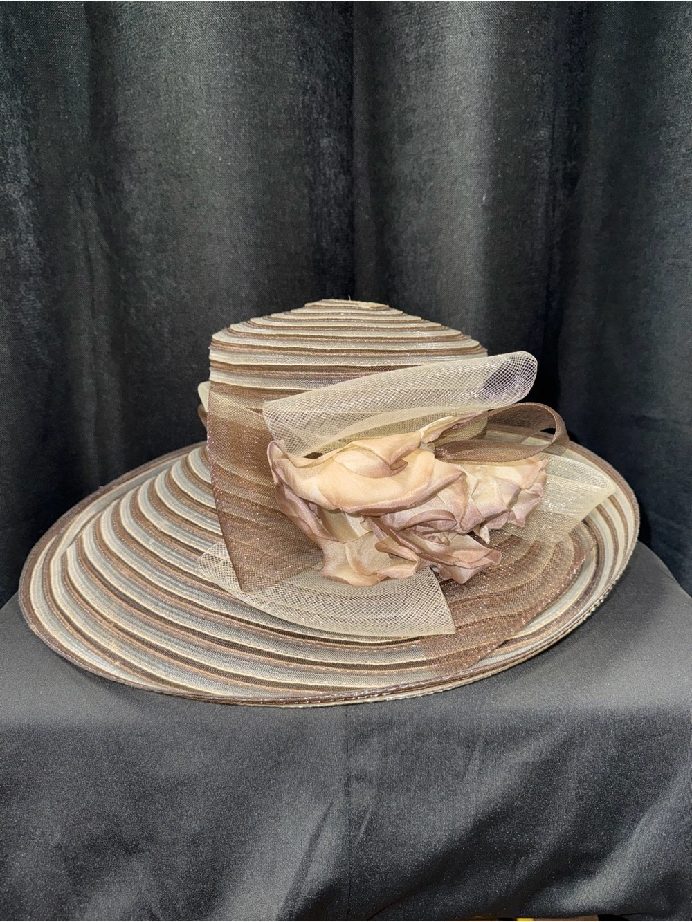 Elegant Women's Wide-Brim Floral Accent Hat in Beige